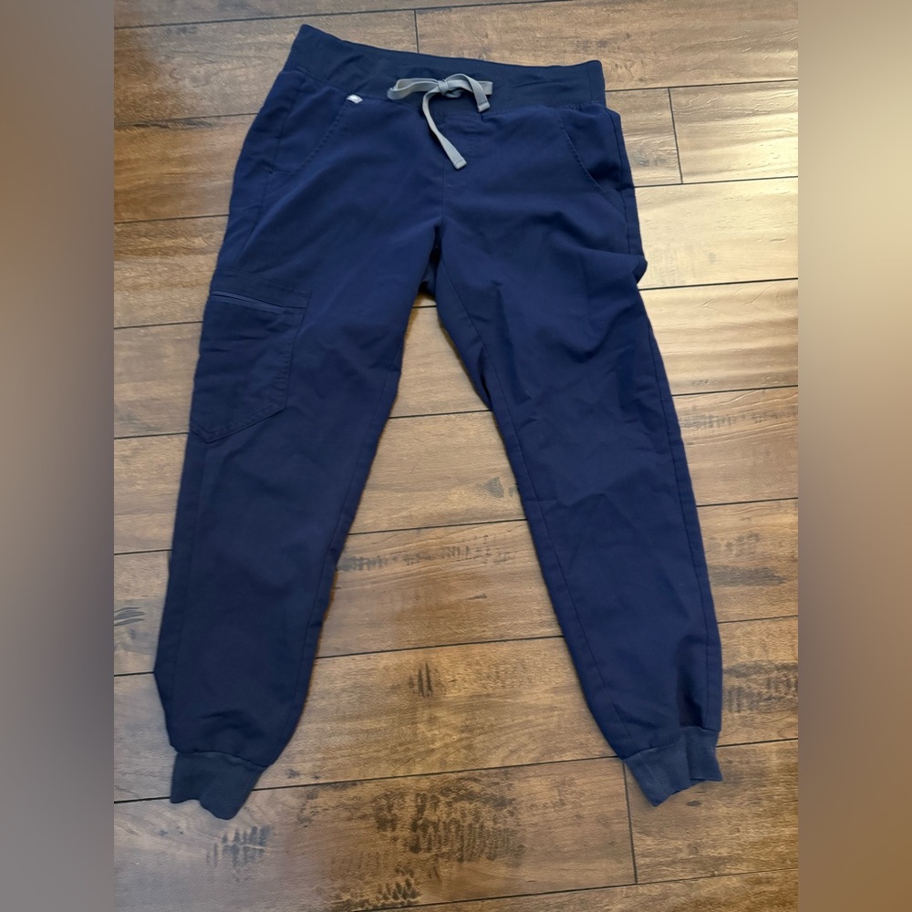 FIGS women’s petite Navy zamora jogger scrub Pants